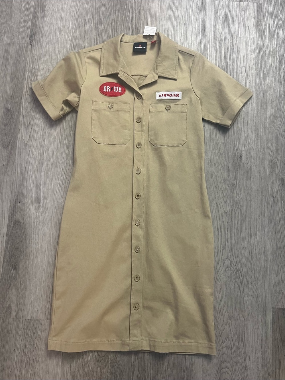 185–Airwalk Khaki Short-Sleeve Button-Front Midi Shirt Dress with Patches